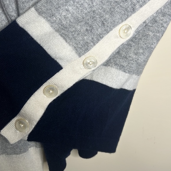 J. Crew 100% Cashmere LongSleeve Everyday Crewneck Sweater Side Buttons Sz Large - Picture 3 of 5